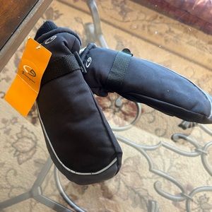 Champion Venturedry mittens bnwt